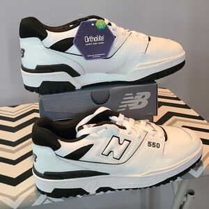 New BALANCE 550 WOMENS SIZE 7 MENS SIZE 5.5